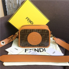 FENDI 펜디 카메라백 F2838 신상