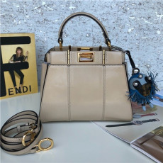 FENDI 펜디 피카푸 아이코닉 미니 F8838 신상