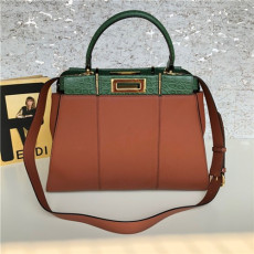 FENDI 펜디 피카푸 아이코닉 F8839 신상
