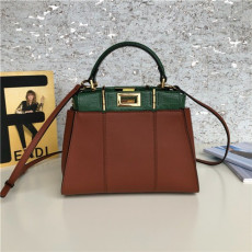 FENDI 펜디 피카푸 아이코닉 미니 F8839 신상