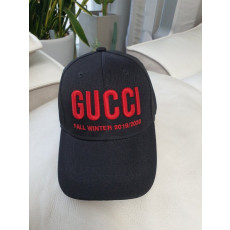 GUCCI 구찌 엠보 레터링 볼캡