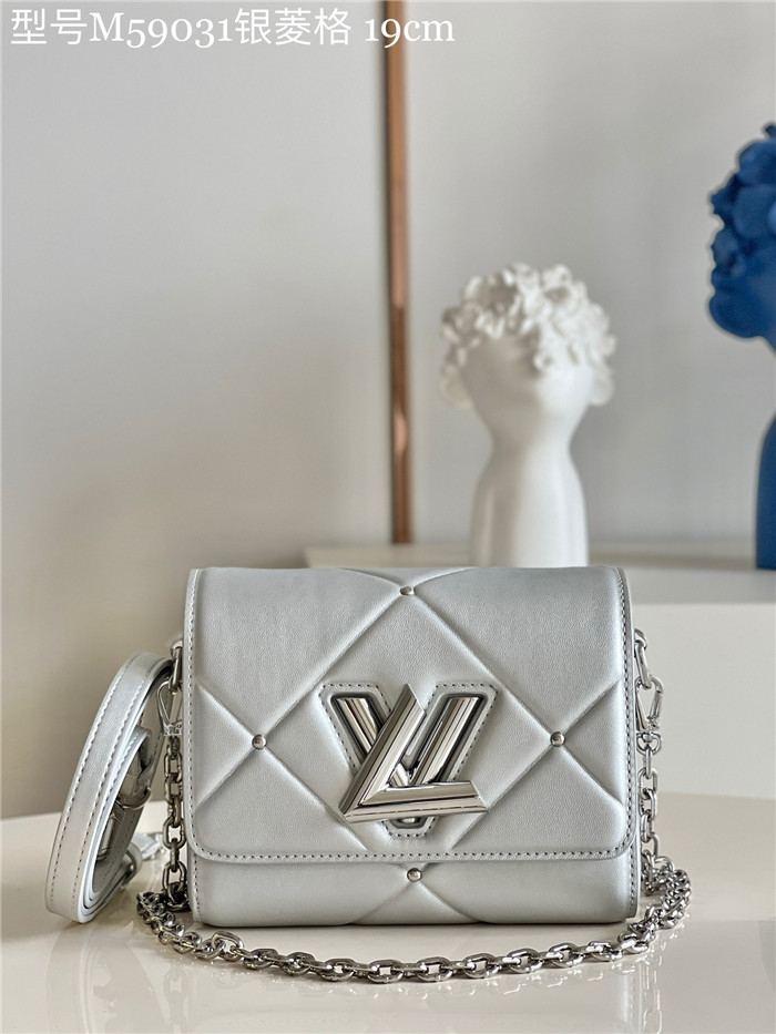 LOUIS VUITTON 루이비통 퀼팅 스터드 트위스트 PM M59029