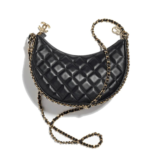 15위 CHANEL 샤넬 라지 반달백 AS3200
