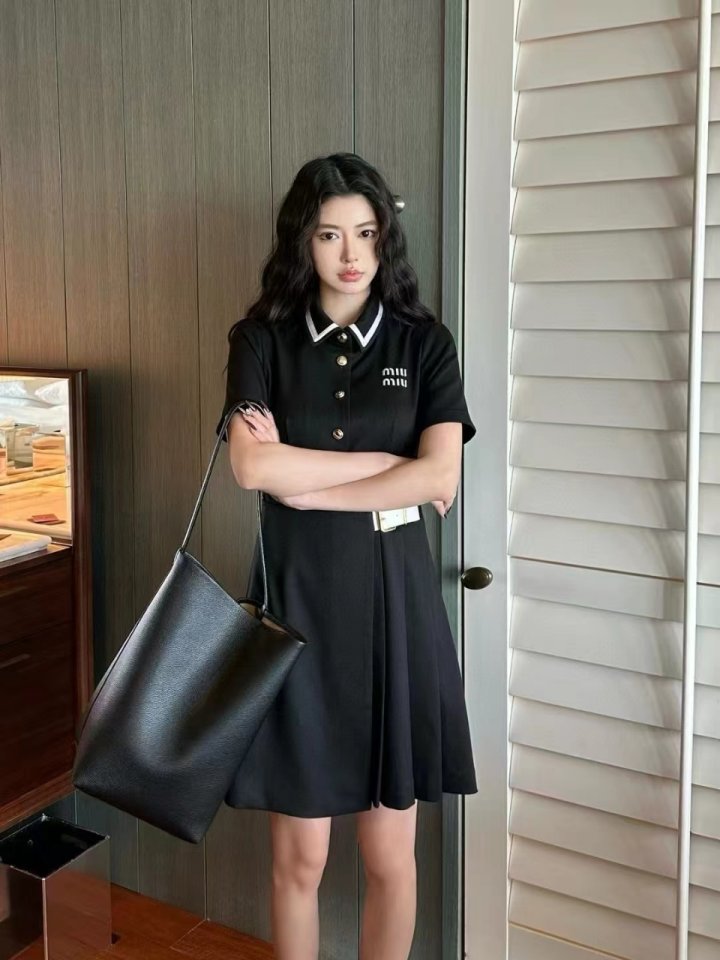 MIUMIU 미우미우 카라 기본원피스