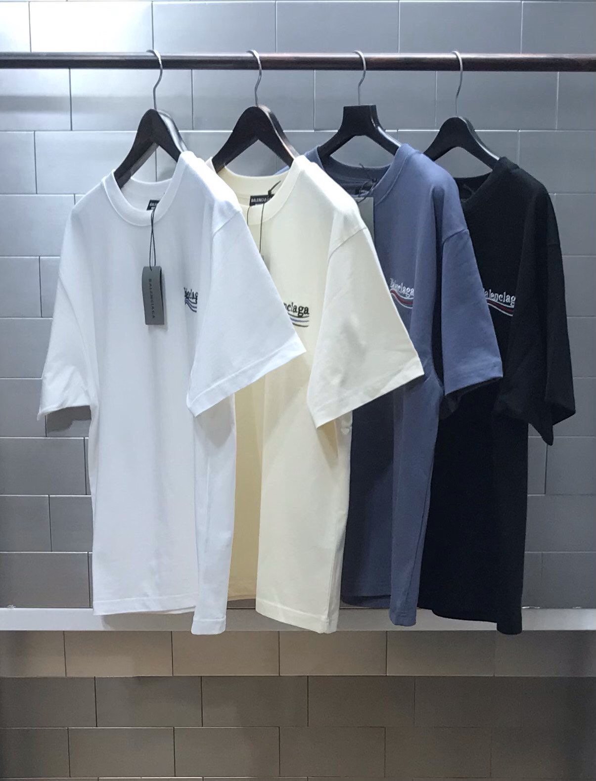 ●6월 판매 6위● BALENCIAGA 발렌시아가 웨이브자수 반팔티셔츠