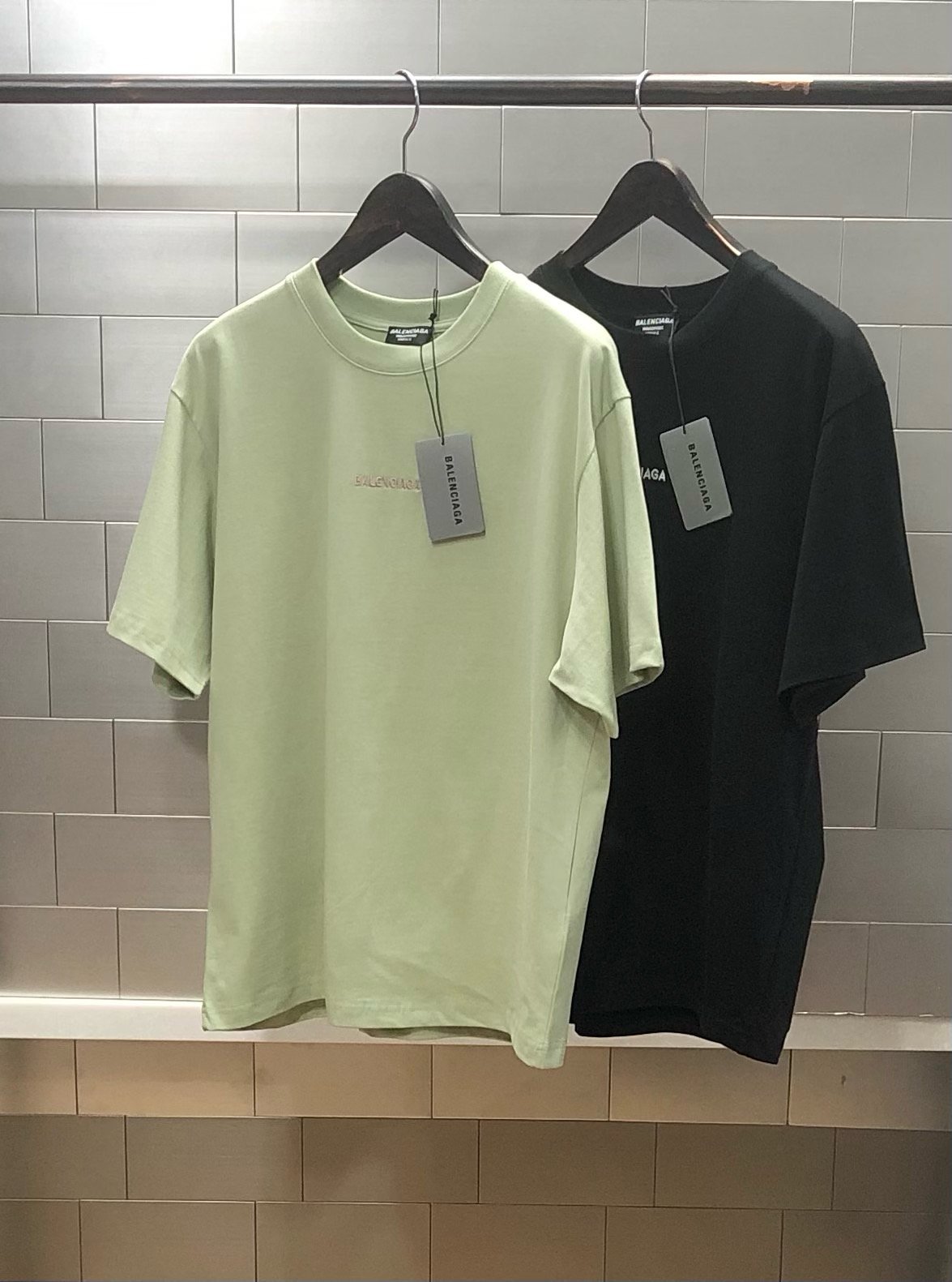 ●6월 판매 3위● BALENCIAGA 발렌시아가 레터링자수 반팔티셔츠