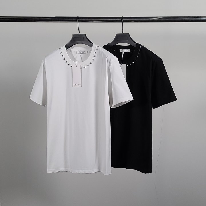 VALENTINO 발렌티노 넥라인 락스터드 반팔티