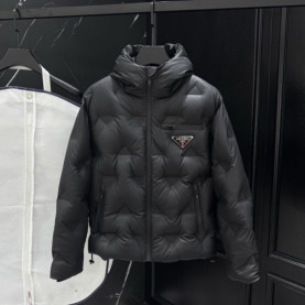 PRADA 프라다 트라이앵글 엠보 다운 패딩 자켓