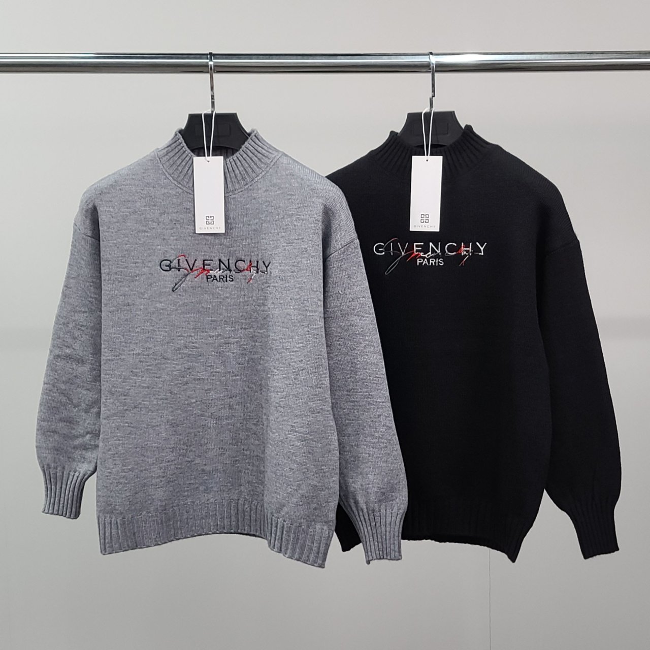 GIVENCHY 지방시 그라데이션 자수로고 울 반목 니트