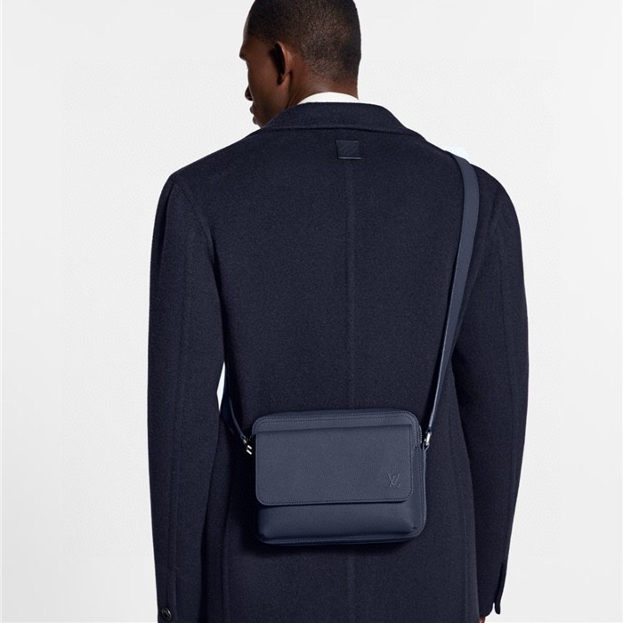 LOUIS VUITTON 루이비통 보딩 메신저백 M15260