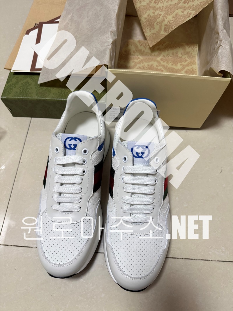 권*룡 고객님 구찌 GG 아웃라인 페블레더 리웹 스니커즈