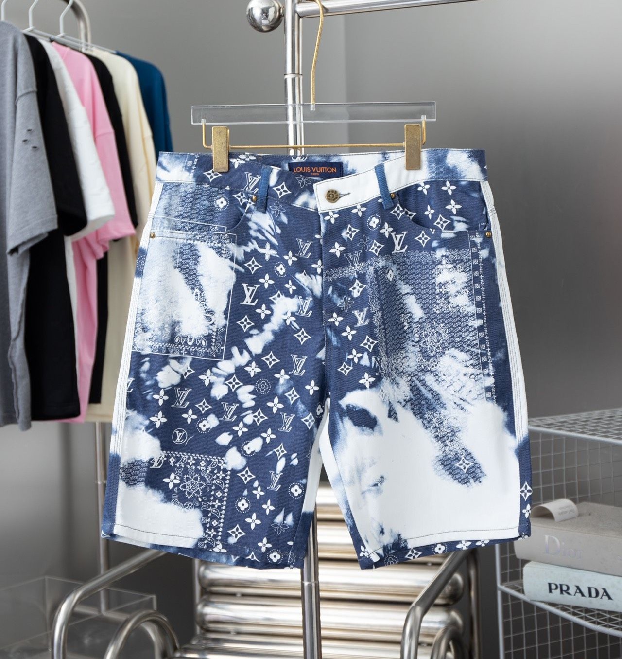 LOUIS VUITTON 루이비통 64262 모노그램 타이다이 프린티드 데님 쇼츠