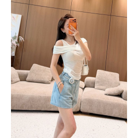 CHANEL 샤넬 1018 카멜리아 체인 CC 모노그램 데님 쇼츠