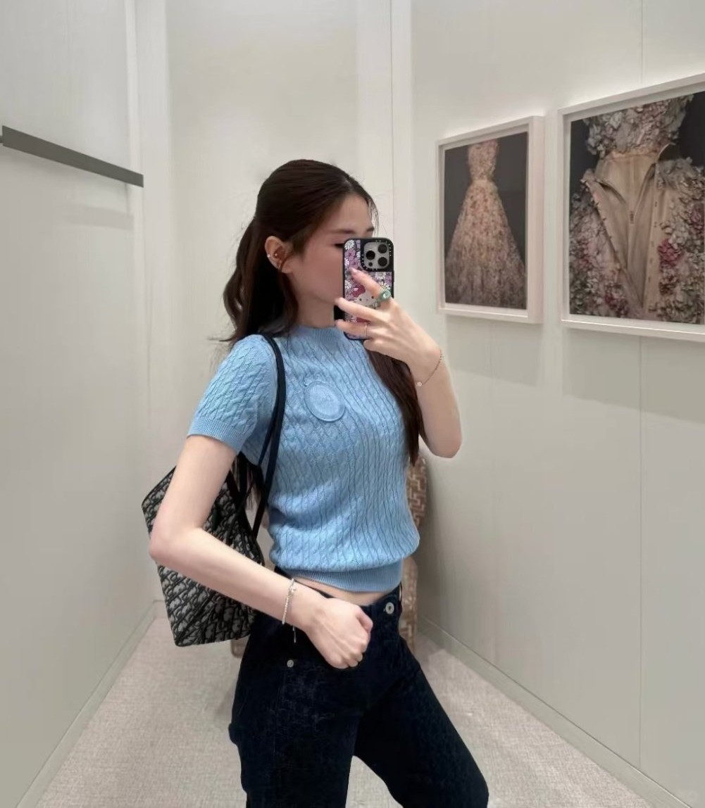 DIOR 디올 꽈베기 니트