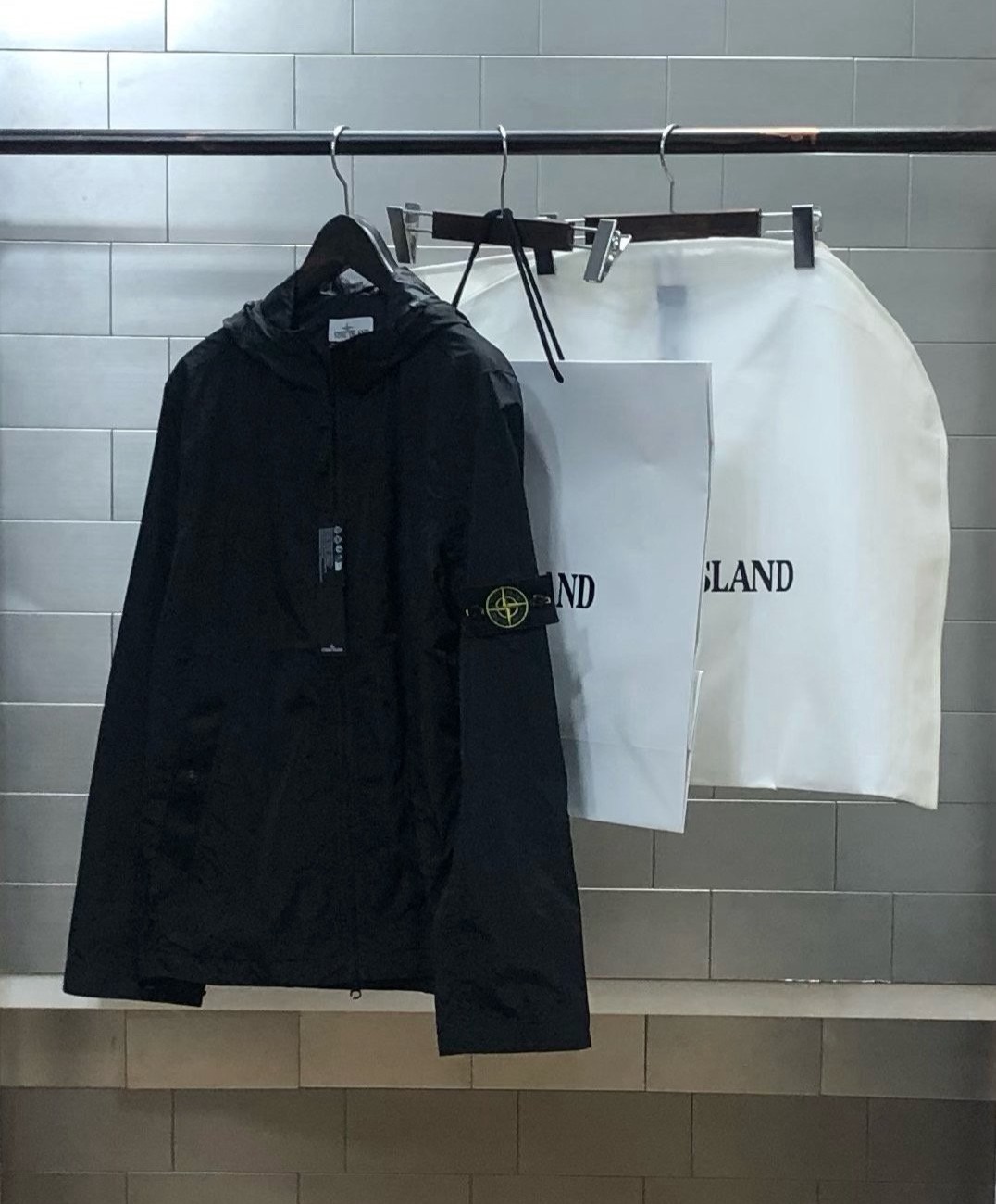STONE ISLAND 스톤아일랜드 레지스턴트 & 안티드롭 후드 바람막이